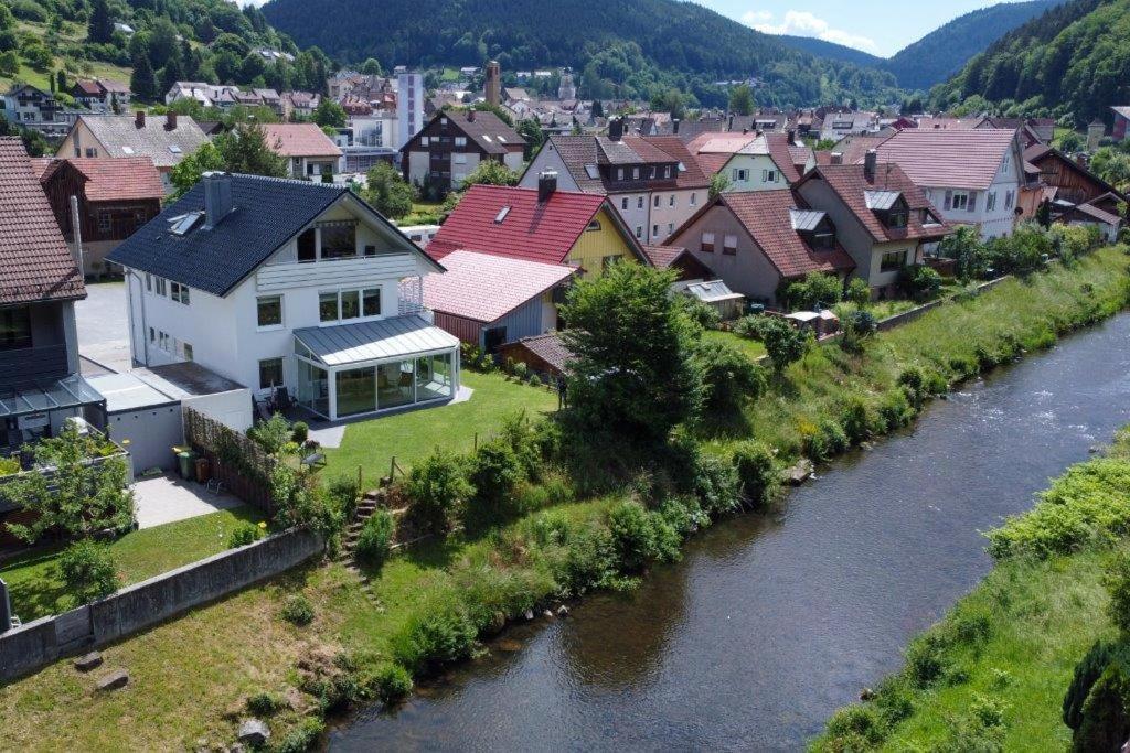 Ferienwohnung Am Enzufer Mit Wintergarten Bad Wildbad Im Schwarzwald 외부 사진